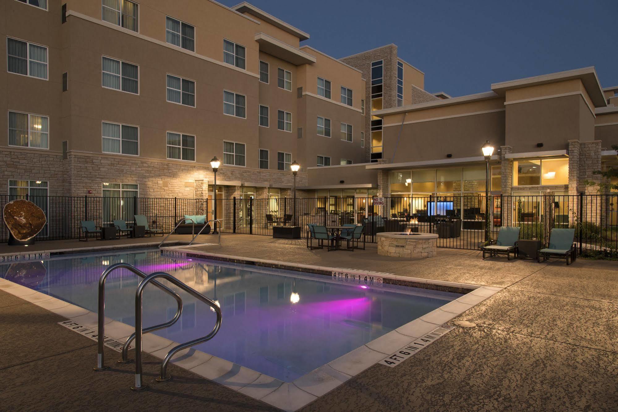 Residence Inn By Marriott Austin - University Area Екстер'єр фото